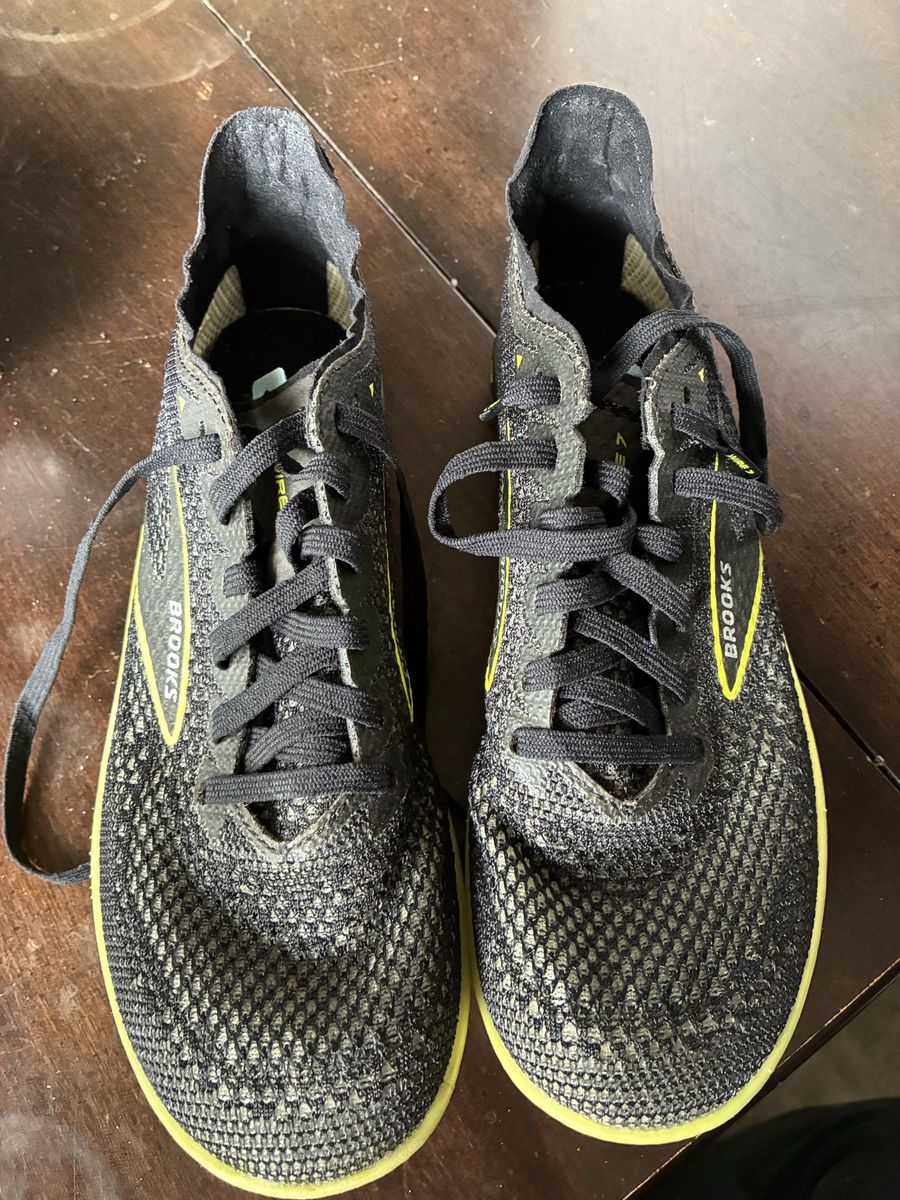 Brooks Wire V7 Unisex Track Spikes Running Shoes Black/Yellow Size 6.5 women’s, size 5 men’s