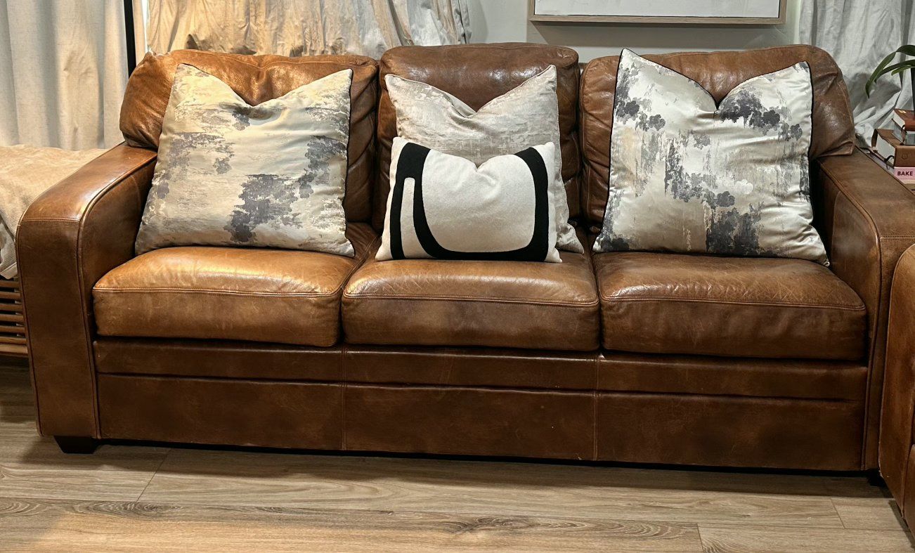 REAL LEATHER PULL OUT COUCHES