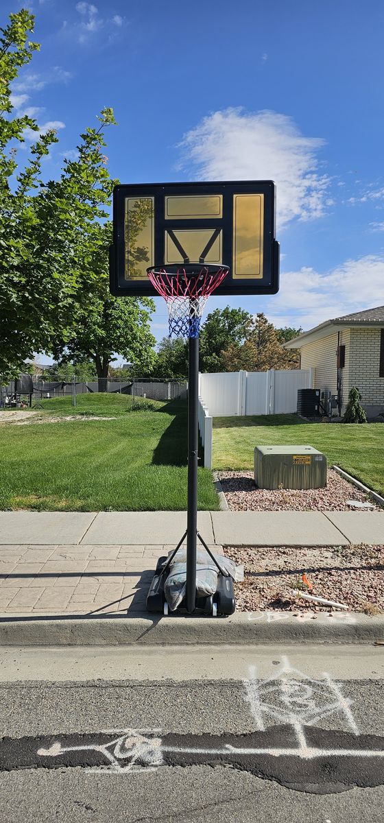 Adjustable basketball hoop
