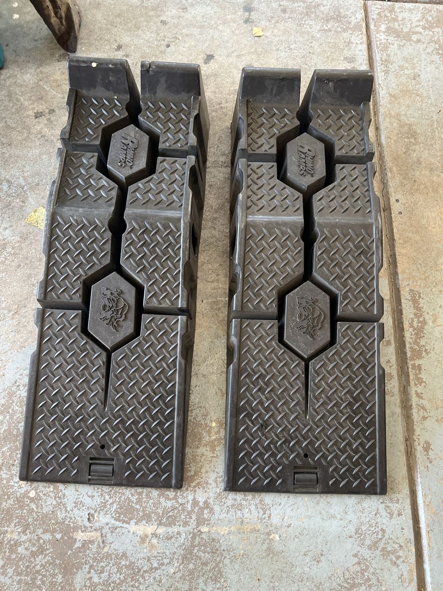 RhinoRamps Heavy Duty Vehicle Service Ramps - Pair