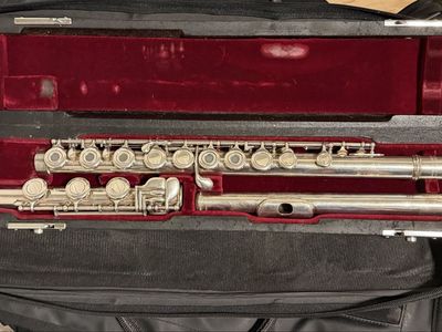 Jupiter JFL-611R Flute With Original case