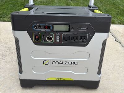 Yeti 1250 portable power unit