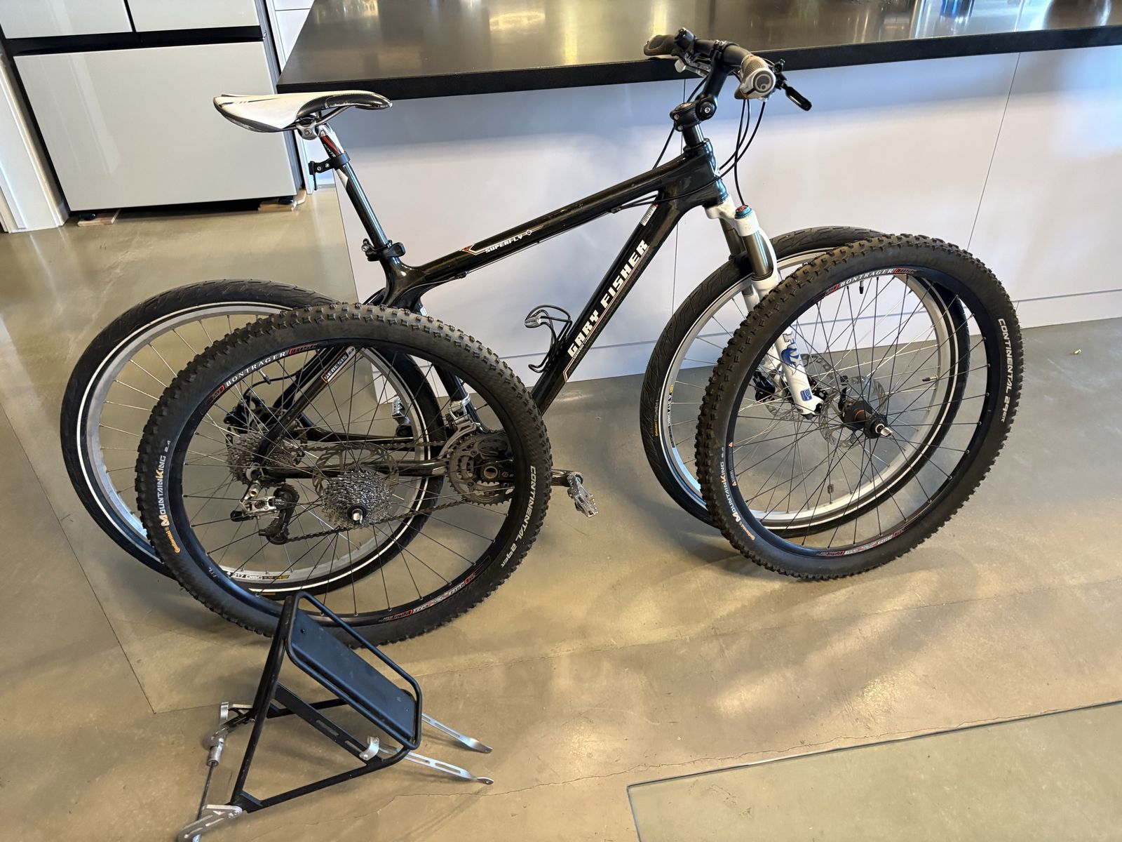 Gary Fischer 29er (Trek Corp) Carbon frame “superfly” Mt. bike