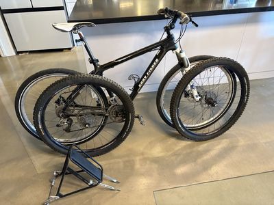 Gary Fischer 29er (Trek Corp) Carbon frame “superfly” Mt. bike