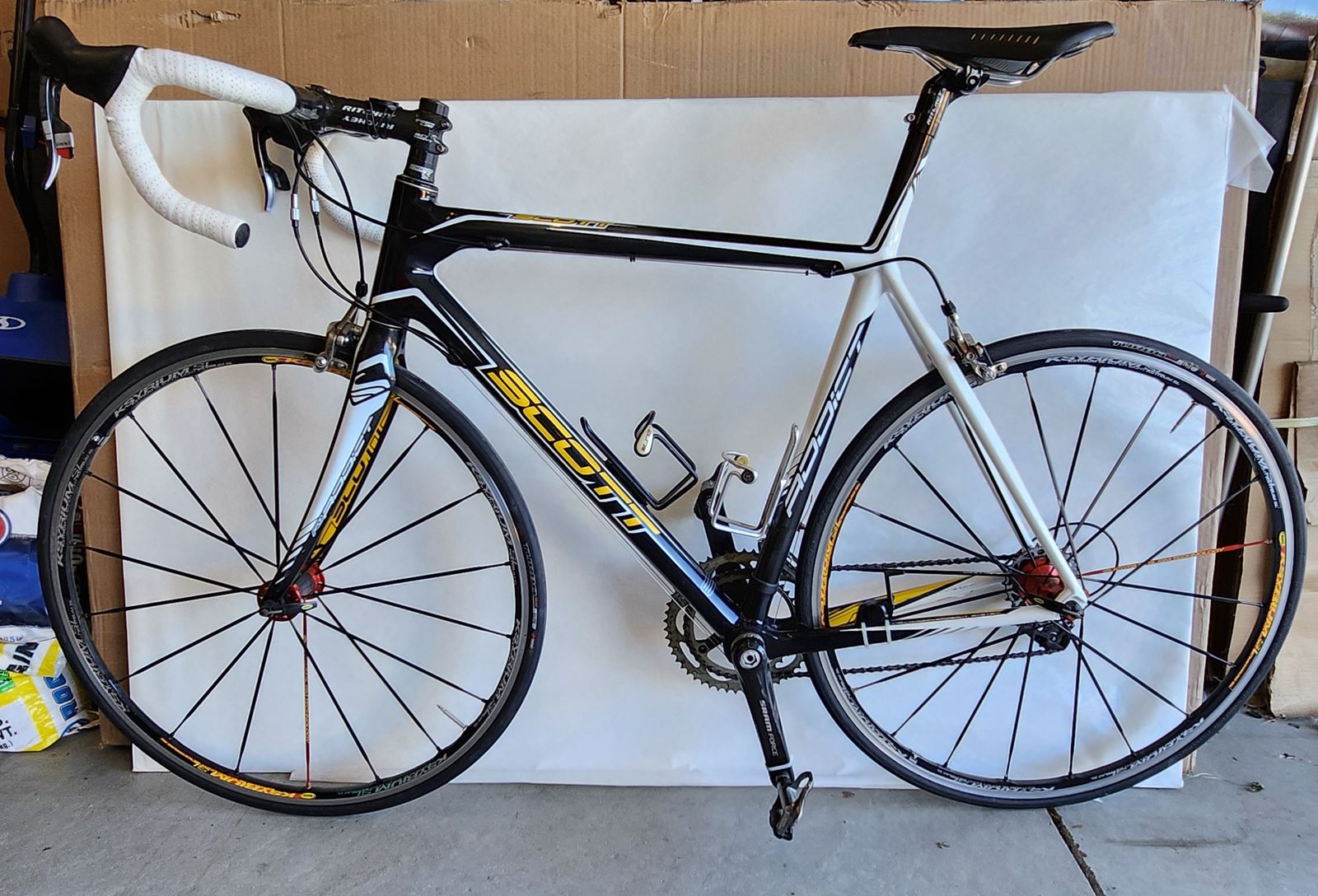 Scott Addict R1 Carbon Fiber Road Bike for Sale
