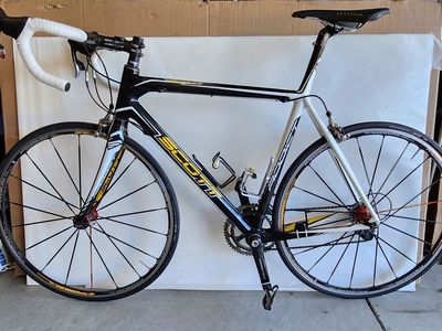 Scott Addict R1 Carbon Fiber Road Bike for Sale