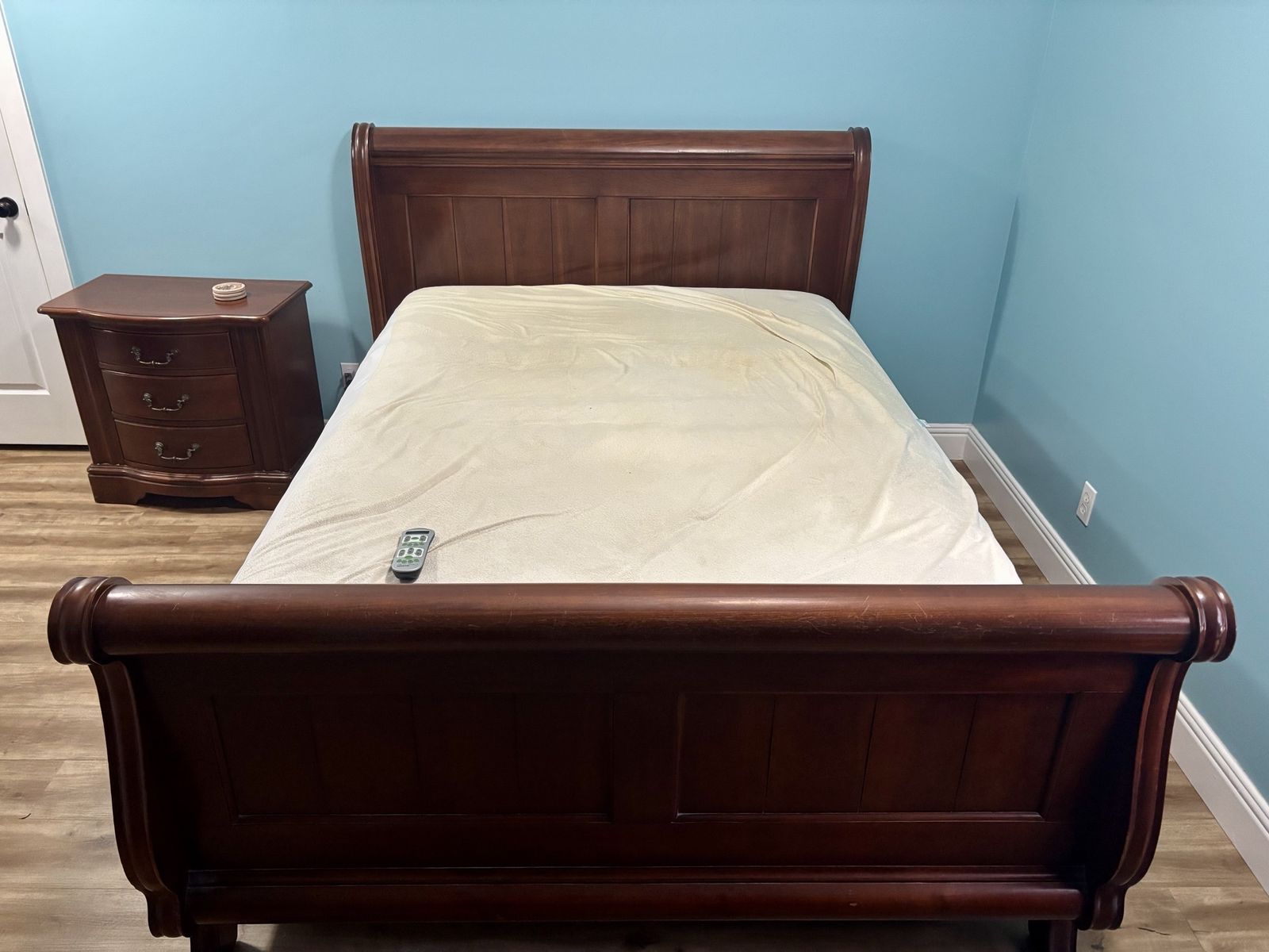 Solid Wood 5 Piece Bedroom Set:   Includes Sleigh Queen Bed Frame, Matching Large Dresser, 2 Nightstands and Armoire