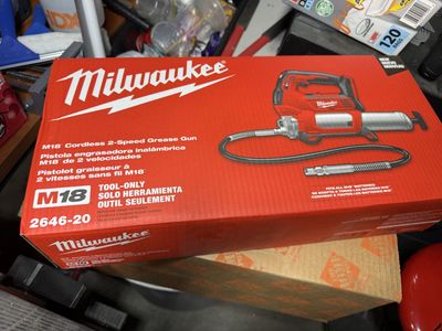 Milwaukee M18 Cordless 2-Speed Grease Gun (Tool Only) 2646-20
