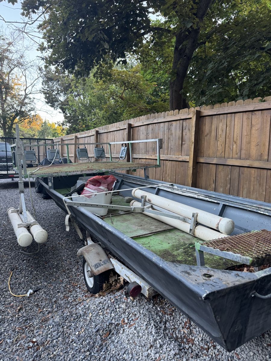 Bow fishing boat