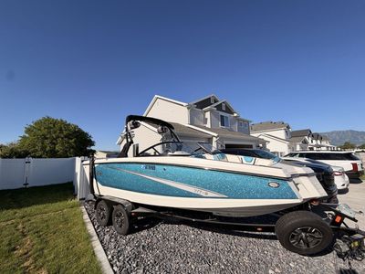 2020 Heyday WT-Surf | 370HP 6.2L | 140 Hours | Upgraded Audio | Excellent Condition
