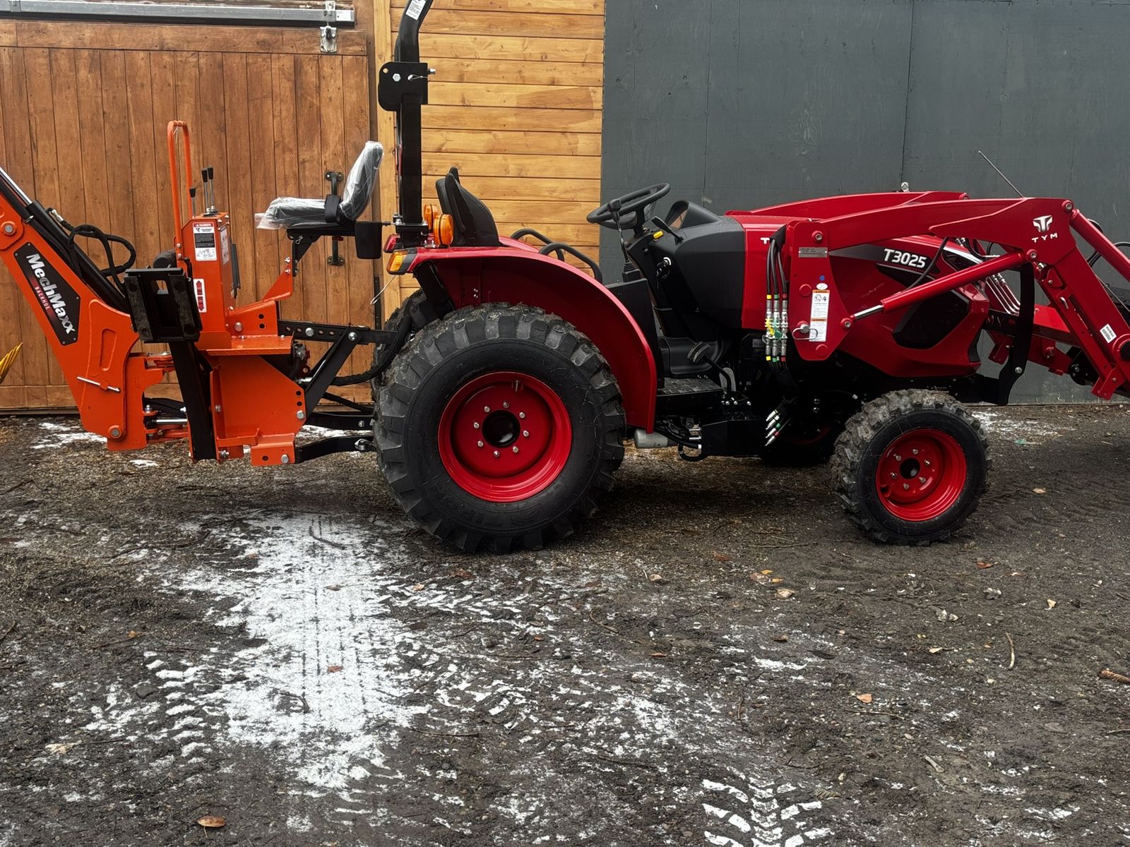 NEW _TYM T3025 Tractor loader 4x4 Diesel new Backhoe PKG