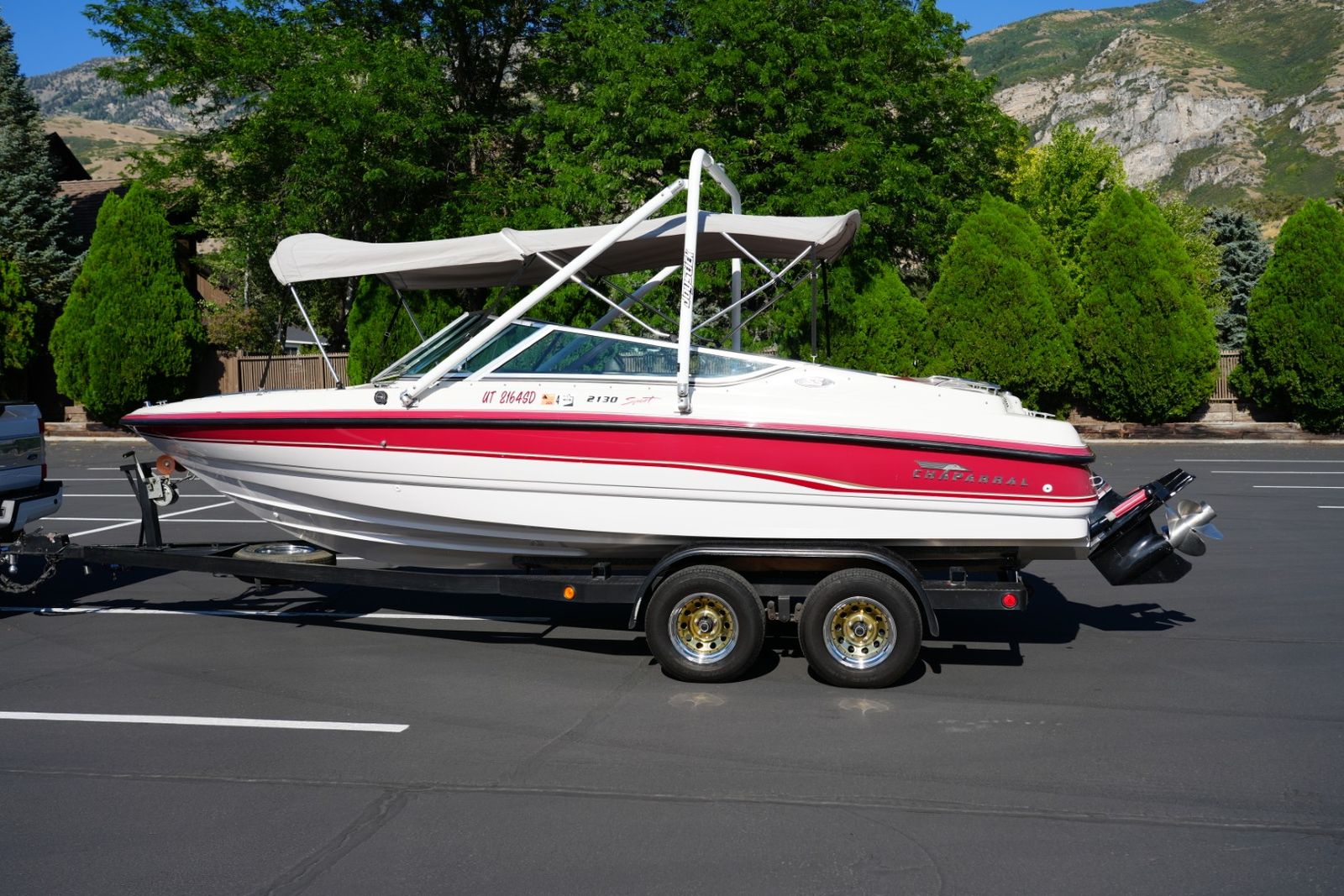 1995 Chaparral Ski / Wakeboard boat - Excellent Condition