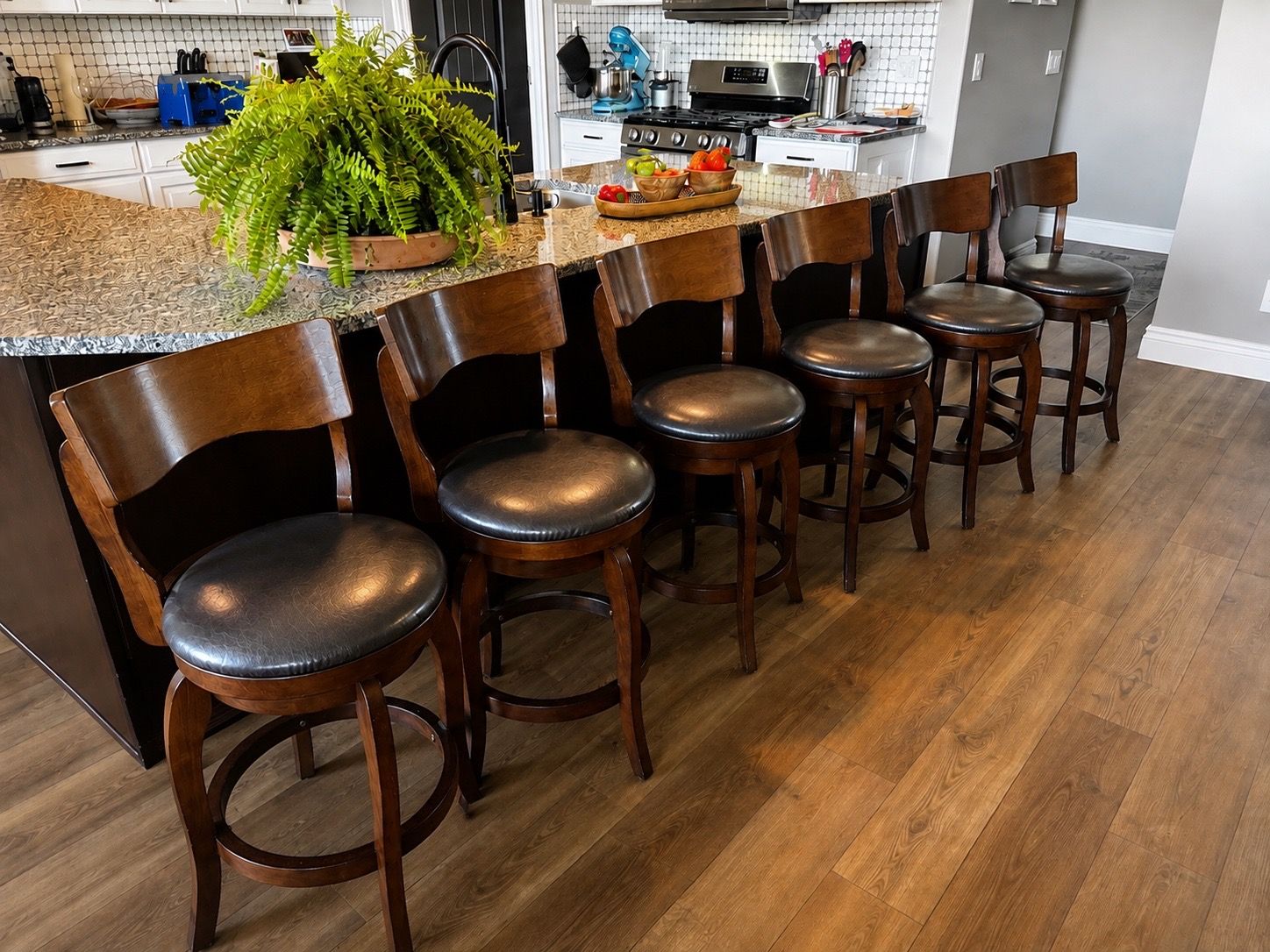 Bar Stools in excellent condition - set of six