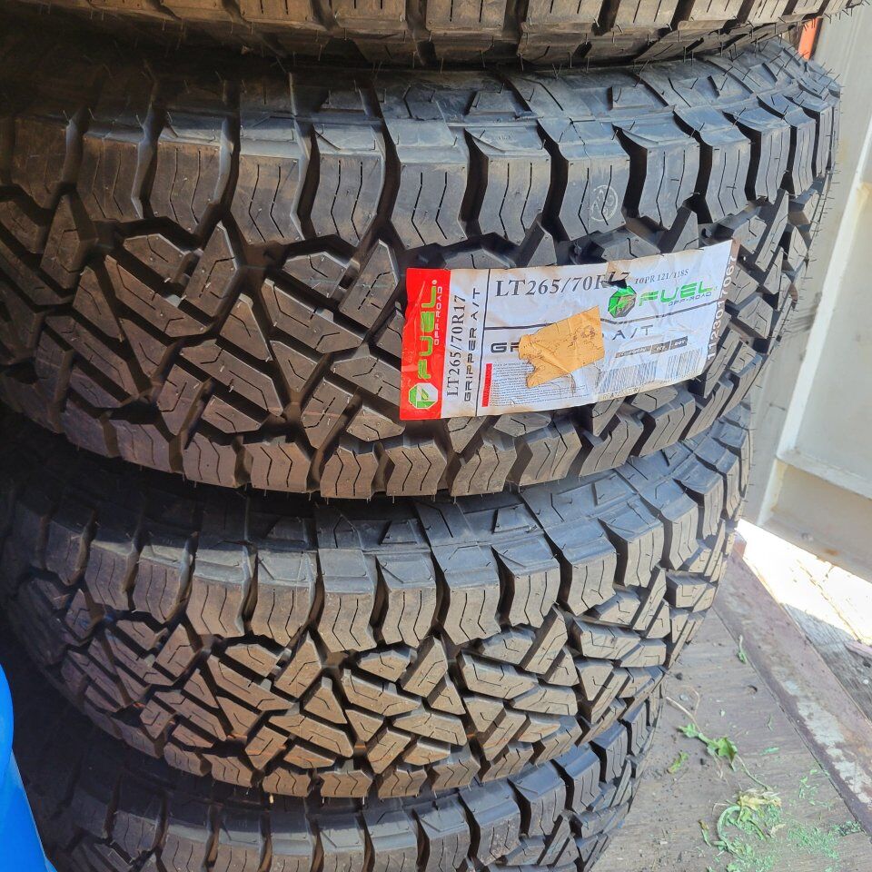 Fuel Grippers A/T LT265/70R17
