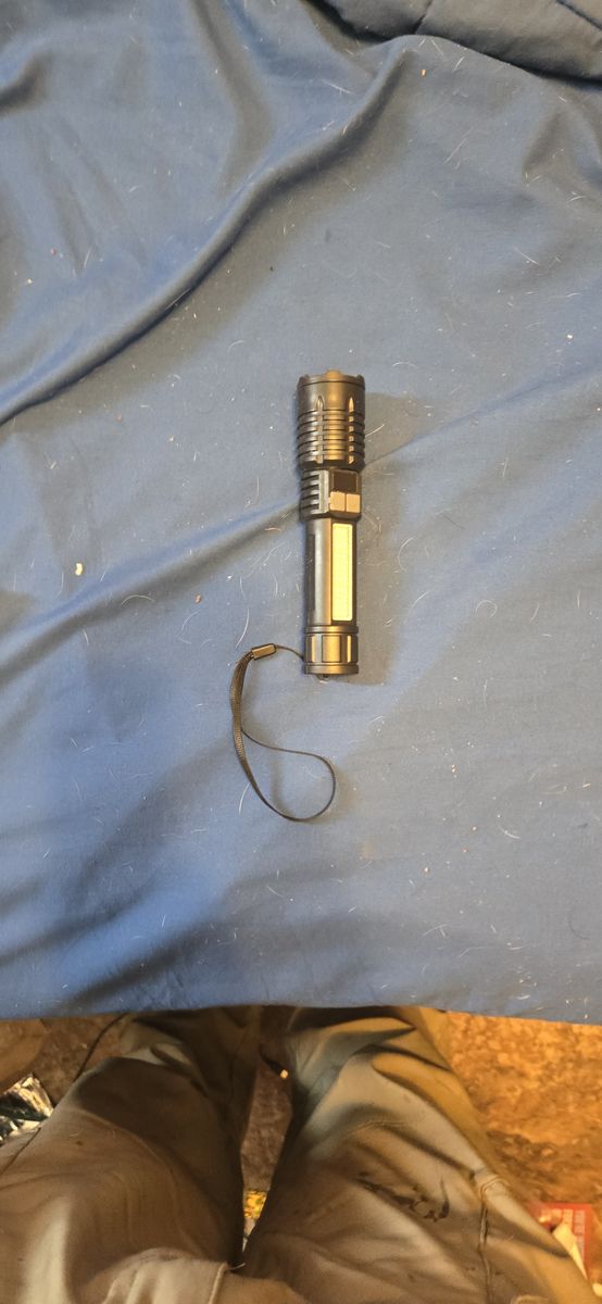 2 rechargeable flashlights