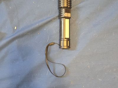 2 rechargeable flashlights