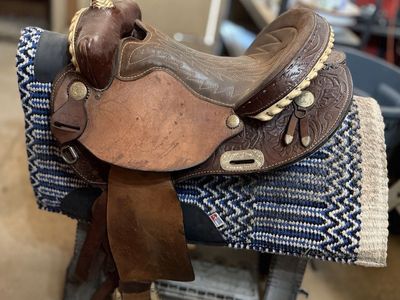 Western Saddle - Barrel racing