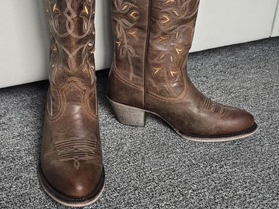 Brand New Desert Holly Ariat Boots