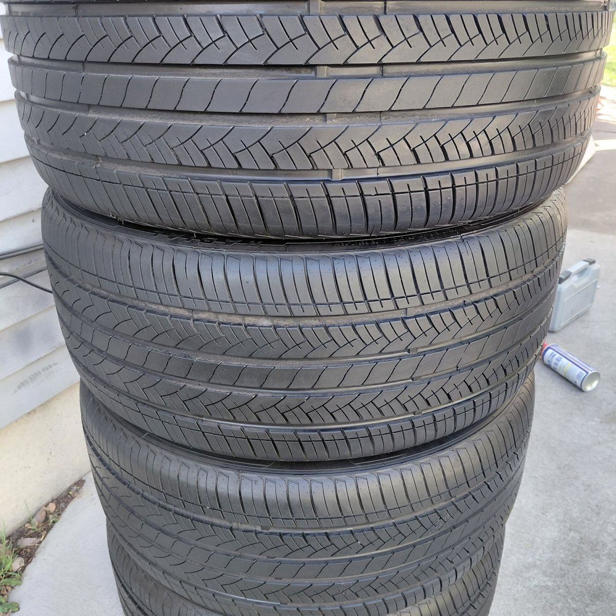 selling a set of 4 265x35x20 Westlake