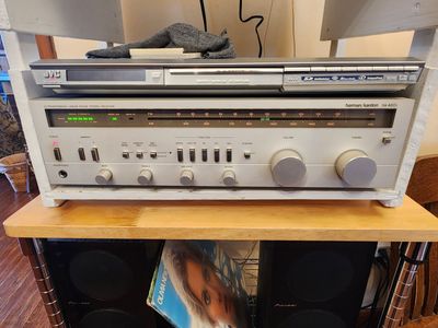 Vintage Harman Kardon hk-460i receiver, can connect a classic turntable to it, radio works great.