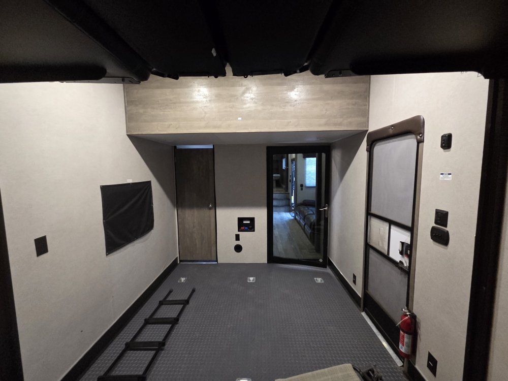 Main image 19