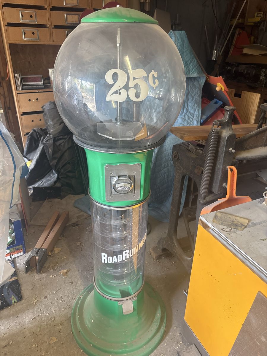 Road Runner 25 Cent Gumball Vending Machine