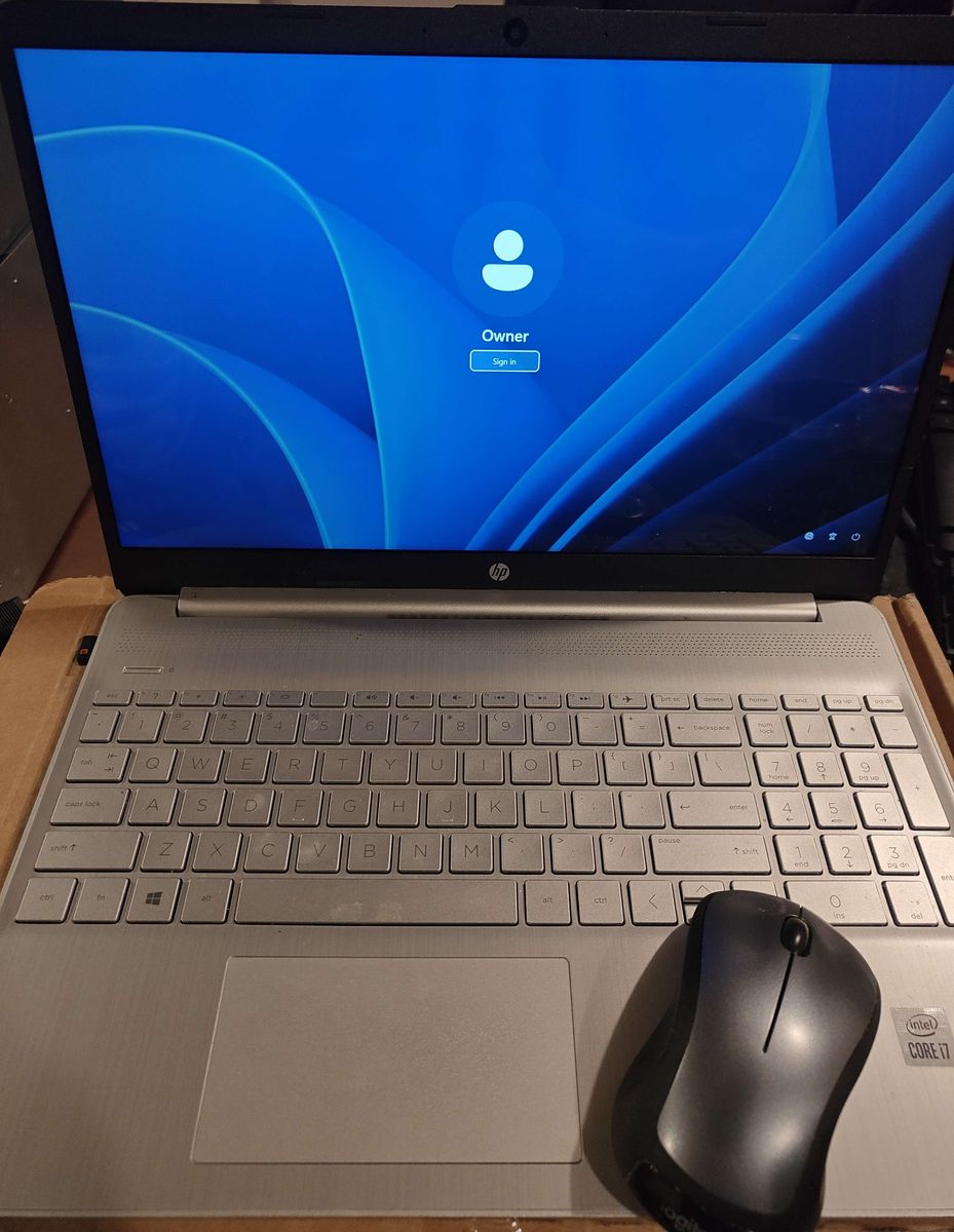 HP 10th i7 Laptop 14in screen windows 11