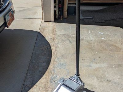 Heavy Duty Floor Jack - Automotive Lifting Tool