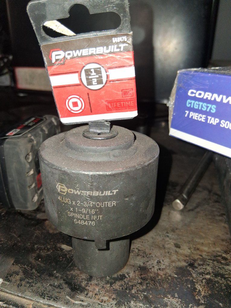 Powerbuilt 4-Lug Spindle Nut Socket 648476