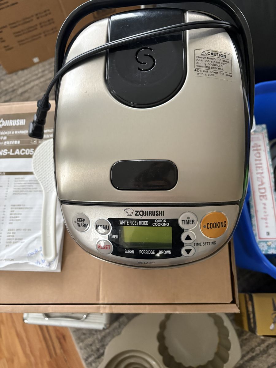 Rice Cooker - Zujirushi NS-LACO5