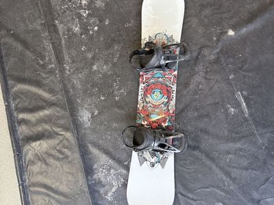 Burton Snowboard - 154CM The White Collection