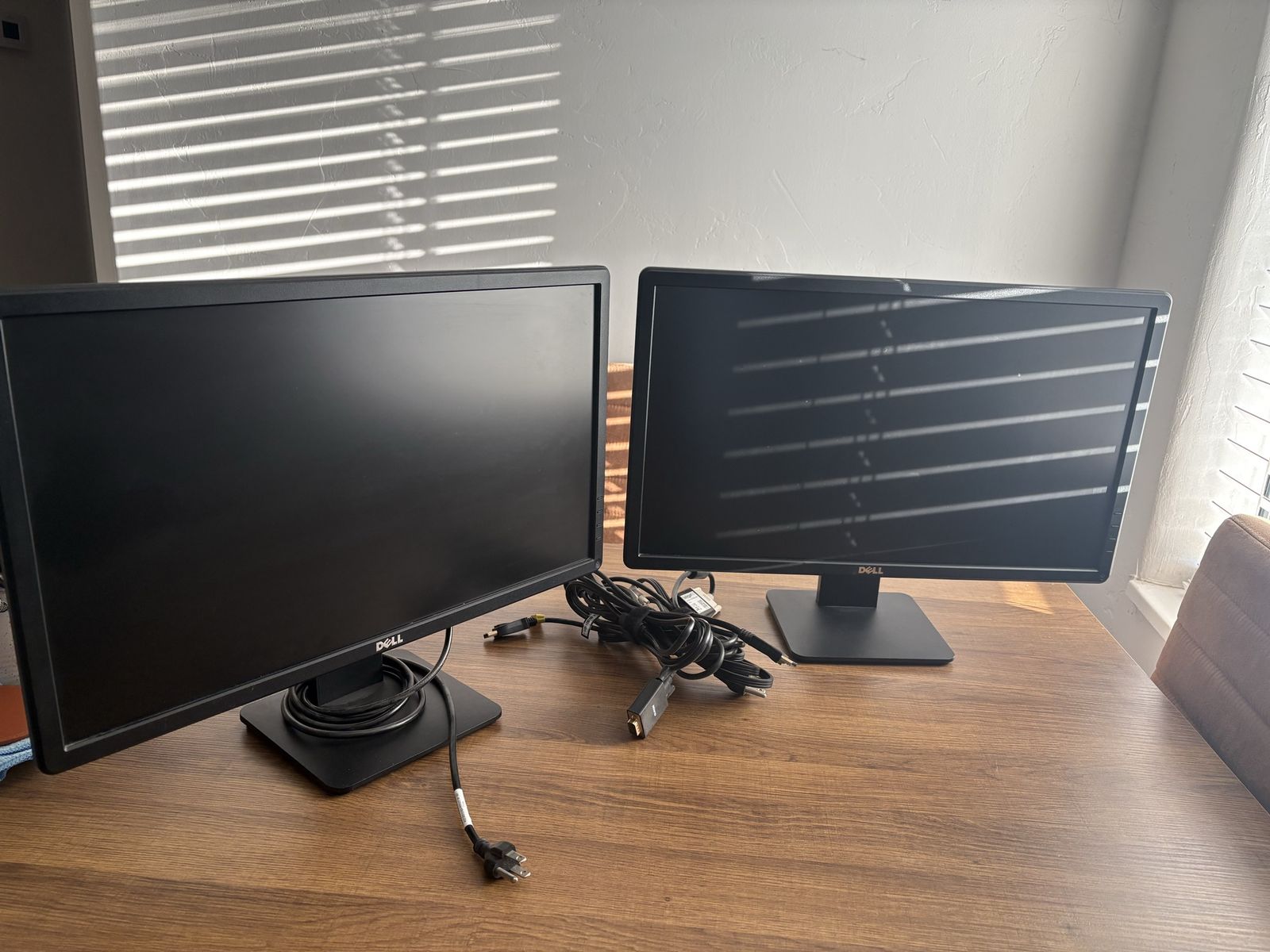 2 LCD Dell monitors 24”