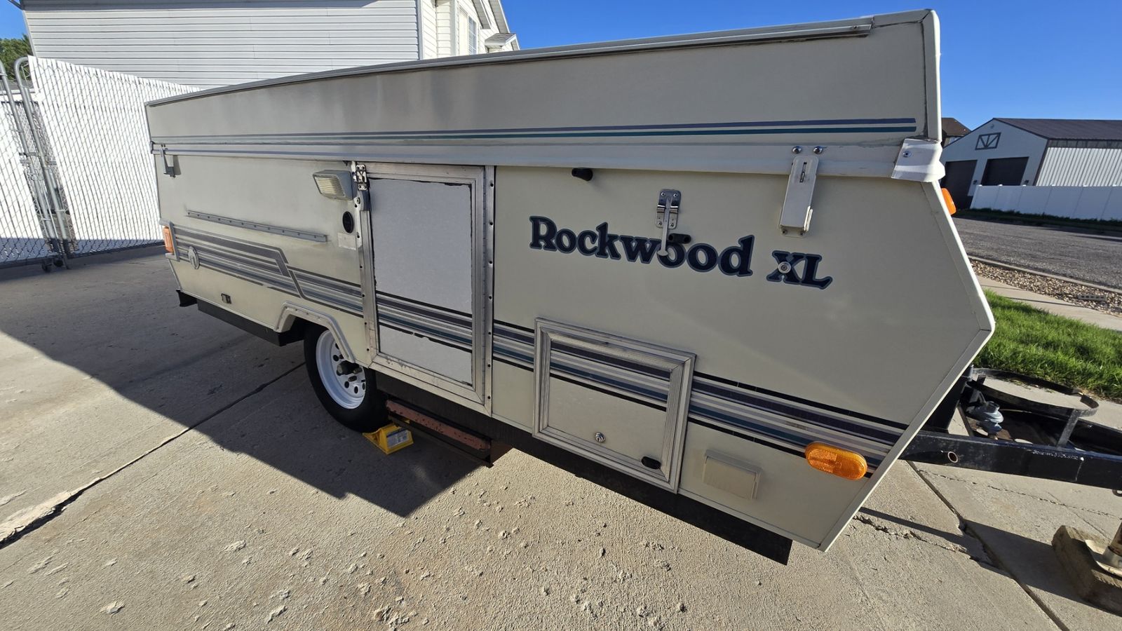 Rockwood 1040XL Pop-Up Camper Travel Trailer - Compact & Ready for Adventure