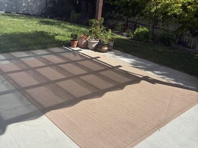 Outdoor patio rug