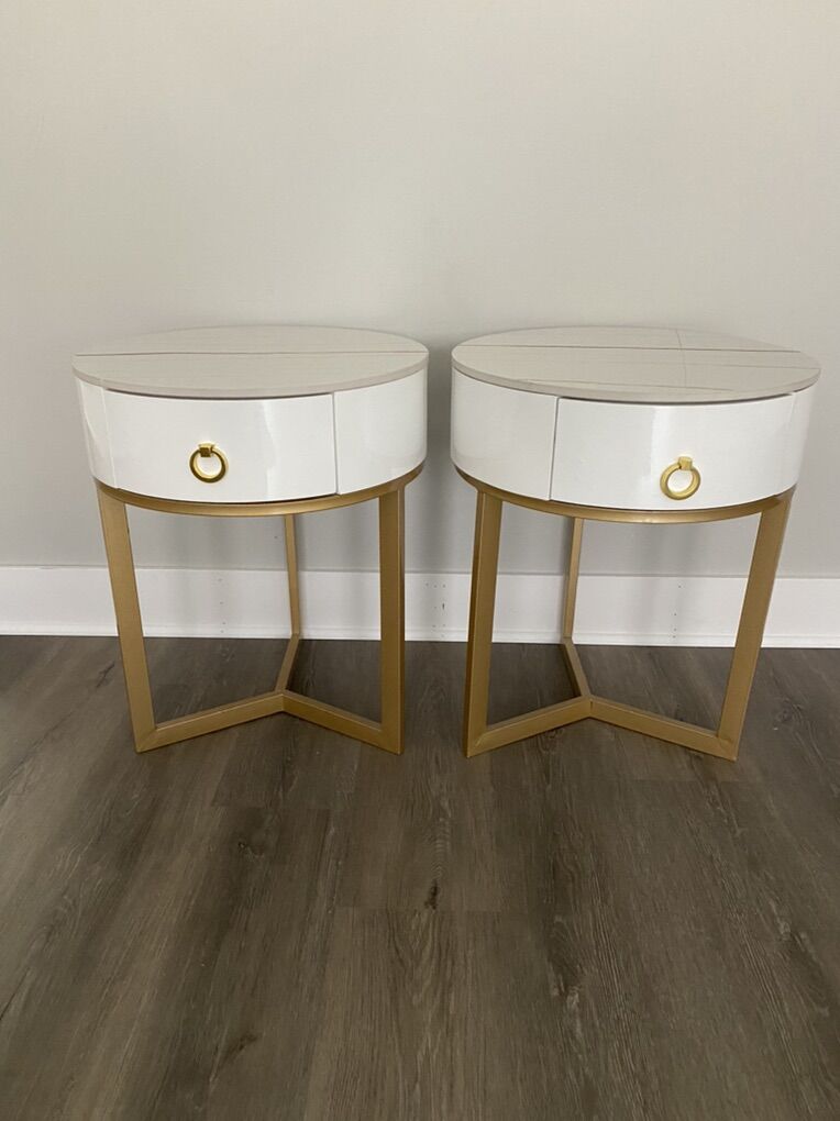 2 Nightstands