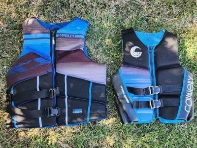 life vest jacket, Hyperlite XL, Connelly, Med
good condition
