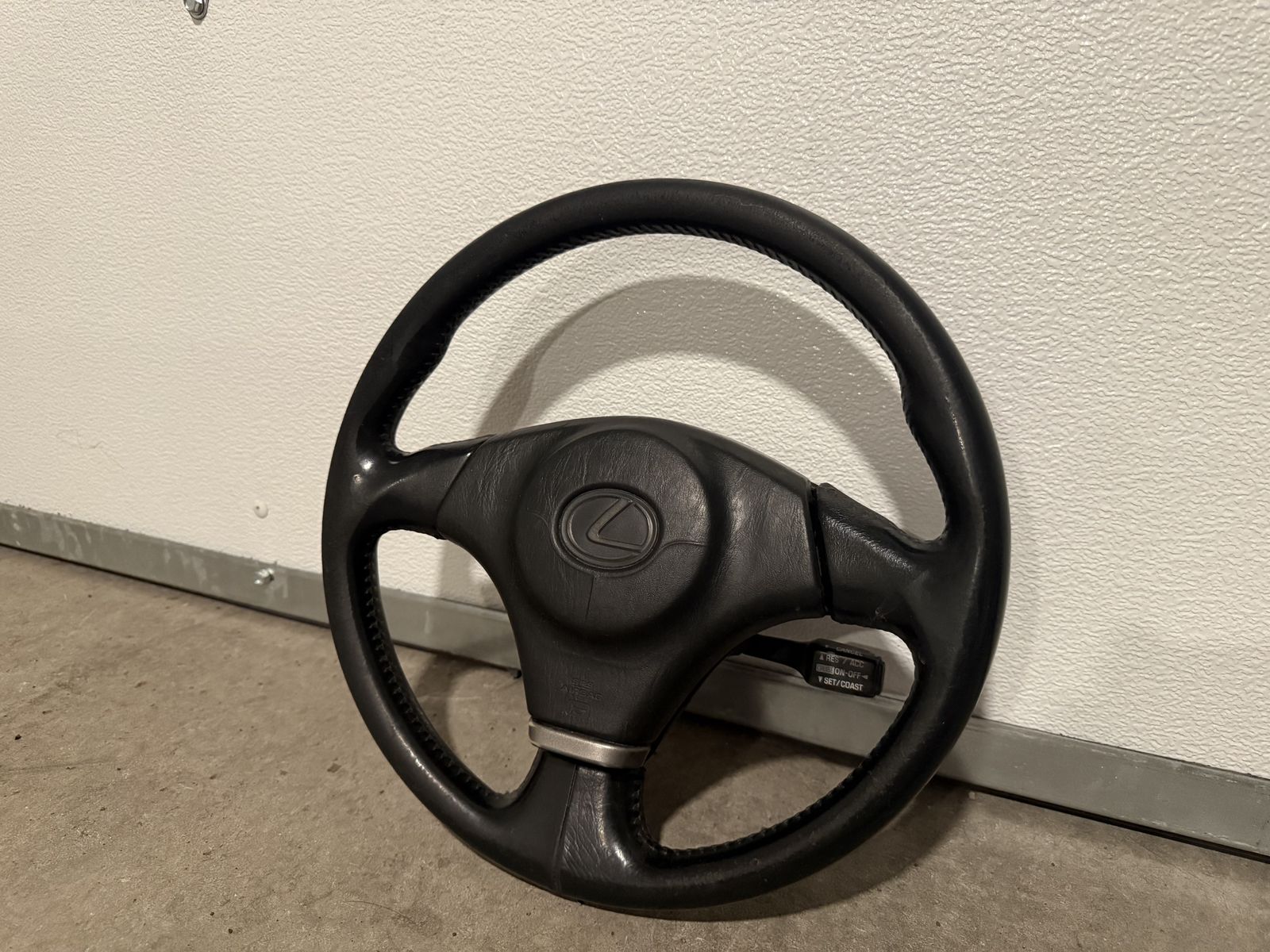 IS300 Manual Transmission Steering Wheel
