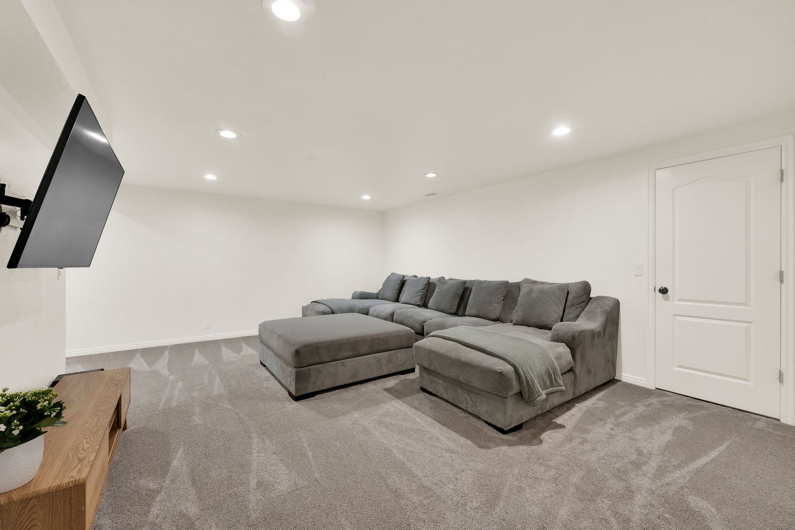 Modern Gray Sectional Sofa with Chaise and Ottoman -