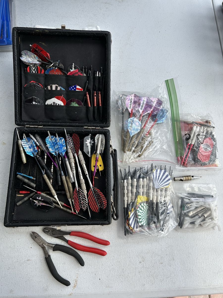 Lot of Throwing Darts For Dartboard, Some Are Vintage and Sharp With Metal Tip