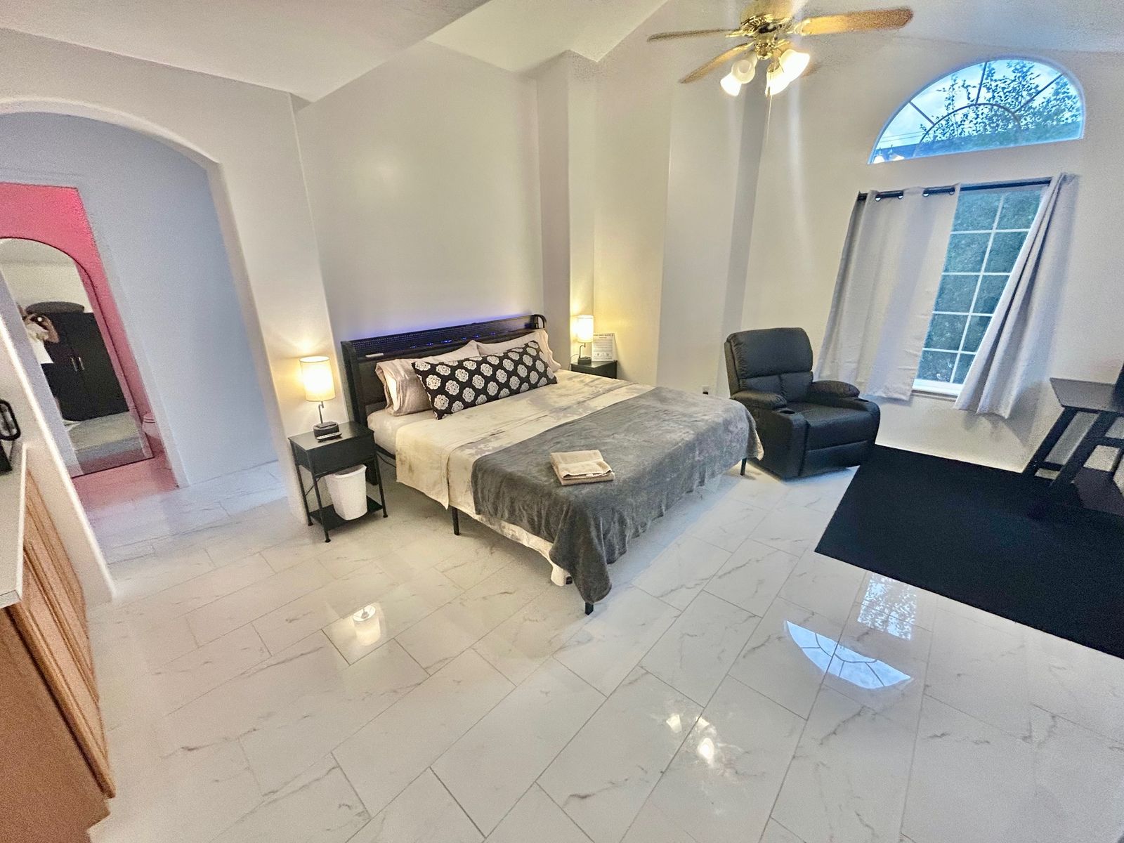 ️ Furnished Executive King Suite - Holladay Hills | 20 Min to Downtown SLC & Ski Resorts
