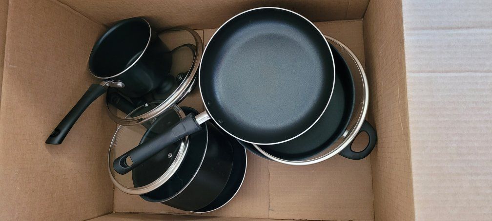 Out of the box, but NEW pans