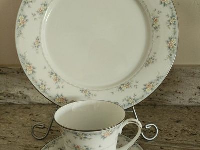 Noritake "Fairfax" 12 pc setting china set. 91 total pcs.