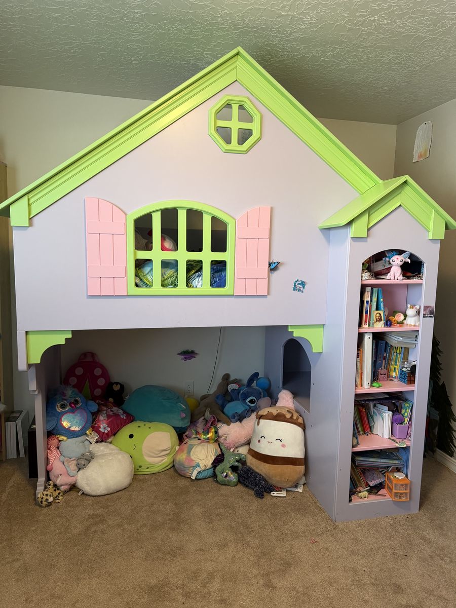 Playhouse twin loft bed