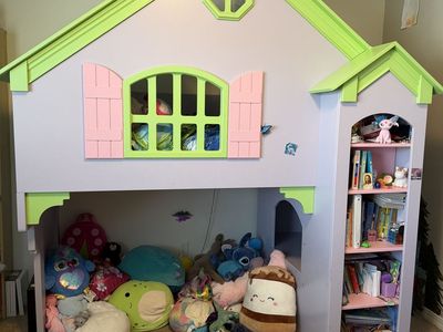Playhouse twin loft bed