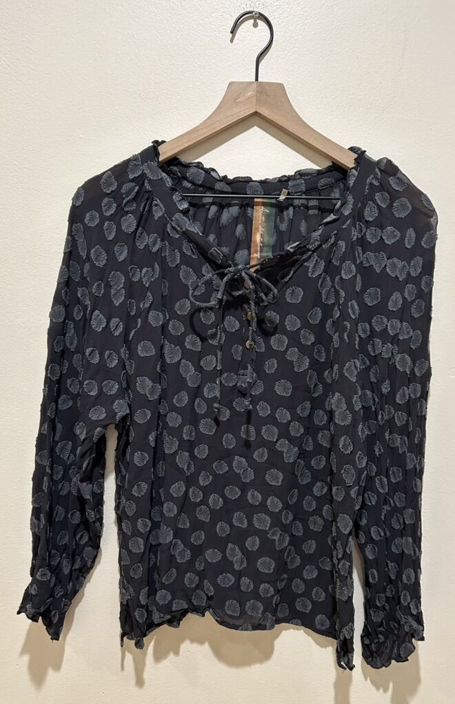 Aratta Silent Journey Black & Gray Blouse Top