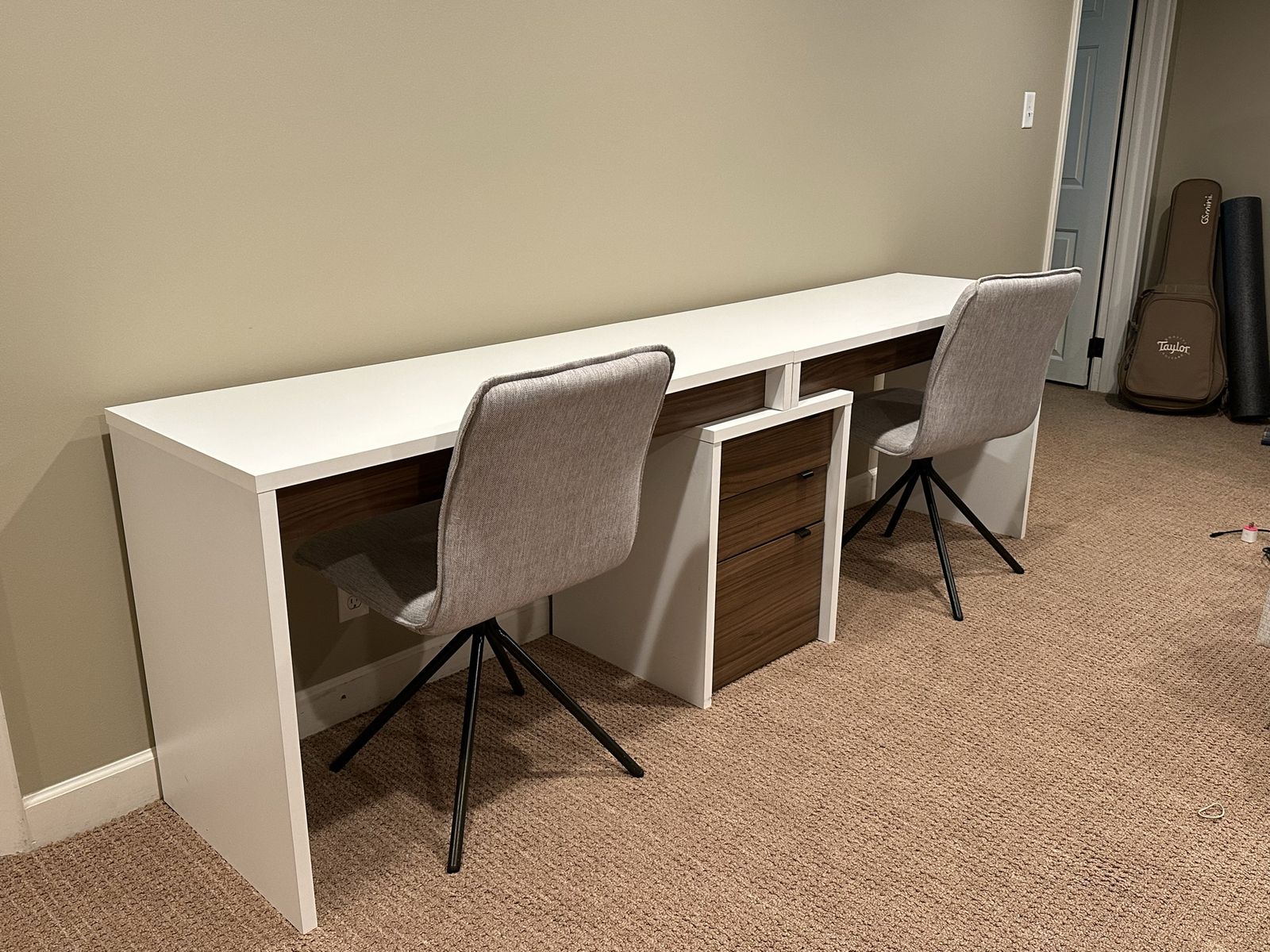 Double desk and 2 chairs