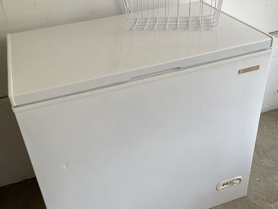 Thomson 7.0 Cu. Ft. Chest Freezer w/ Basket - Works Great