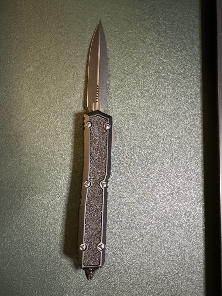 Like New Microtech Makora Shadow