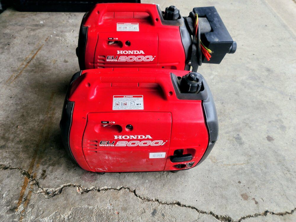 2 Honda EU2000i inverter generators