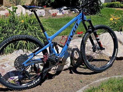 Pivot Trail 429 Custom Large